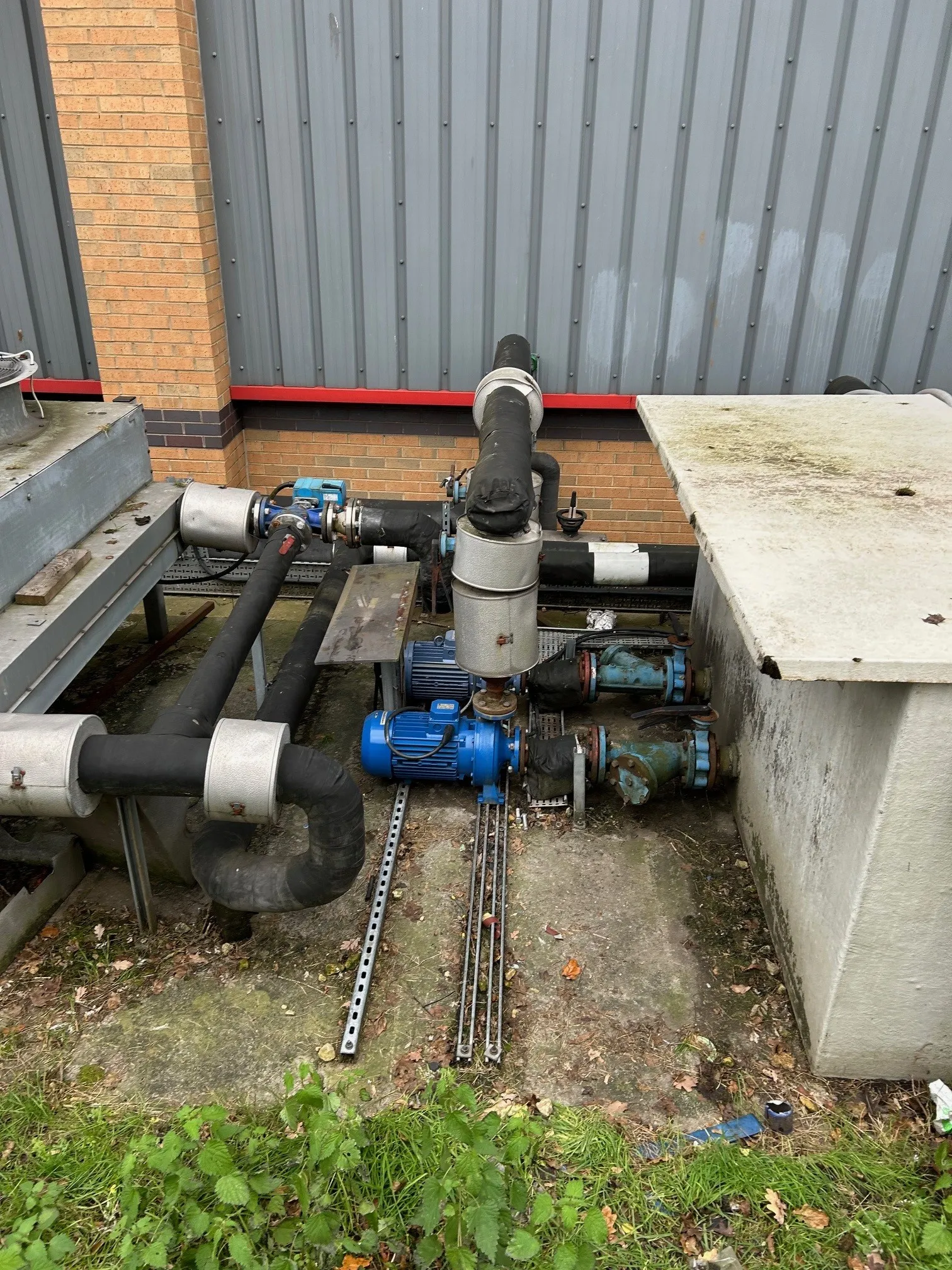 Water-cooled chiller installation