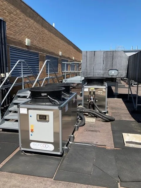 Low-GWP refrigerant chiller